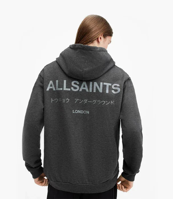 קפוצ'ון אפור מבית ALLSAINTS, דגם לגבר, עם כיתוב דומיננטי מאחור, מותגים מובילים CHOZEN