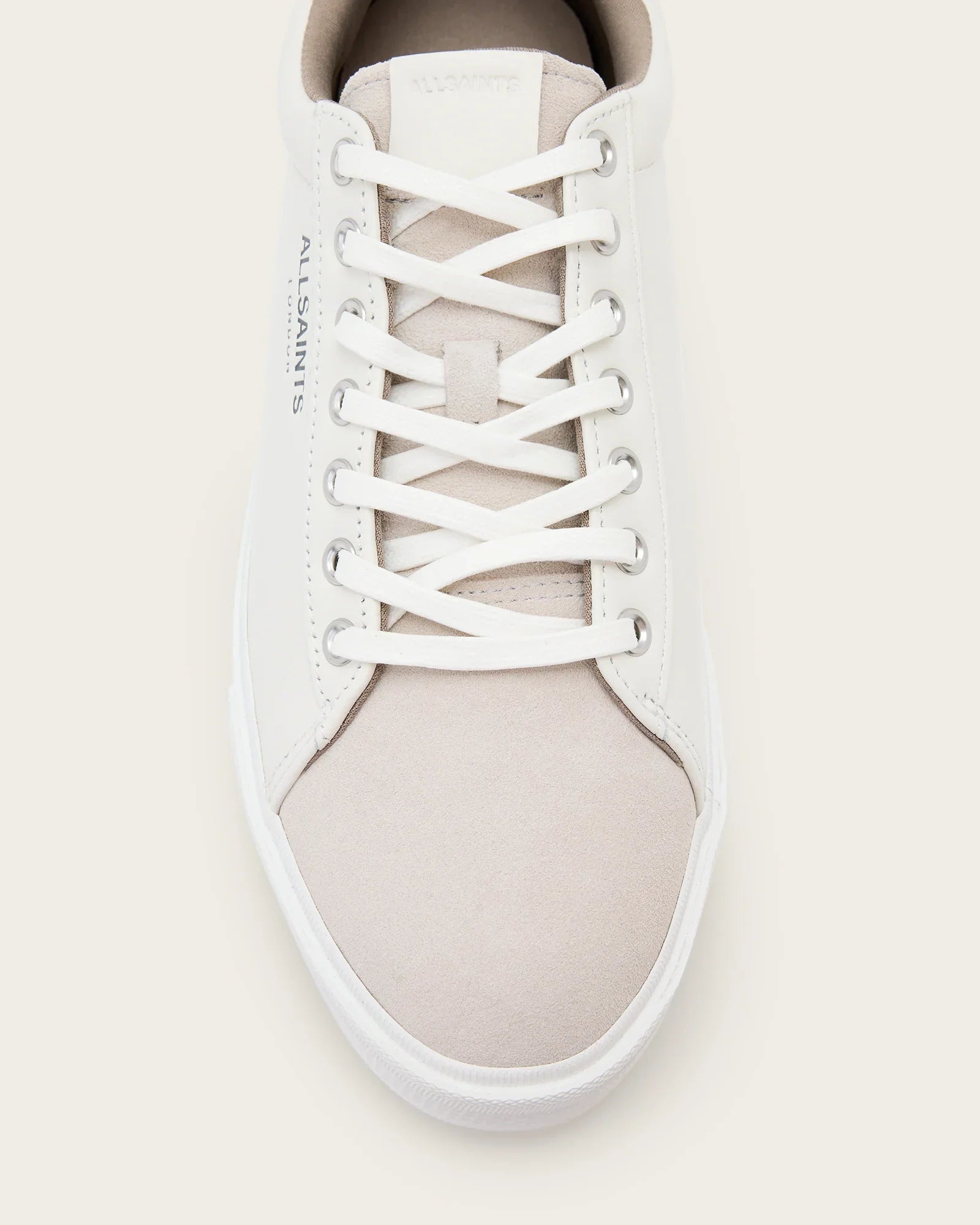 נעל ספורט לבנה אלגנטית מבית ALLSAINTS, מוצגת על רקע בהיר, מותג CHOZEN