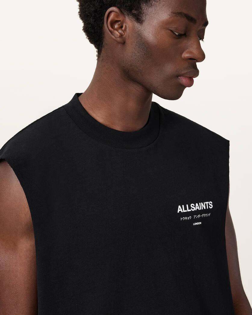 גבר לובש גופיית ALLSAINTS שחורה, מותגים מובילים באתר CHOZEN