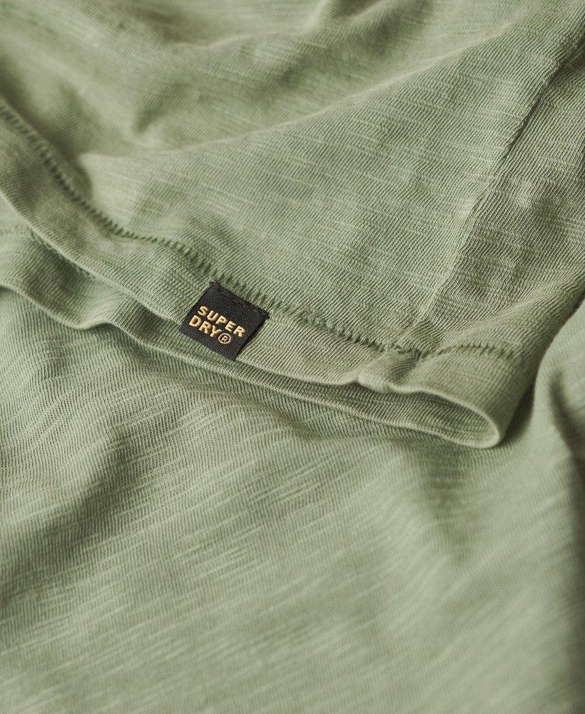 חולצת סופרדריי ירוקה מבד איכותי, תווית מותג, פרטי אופנה CHOZEN