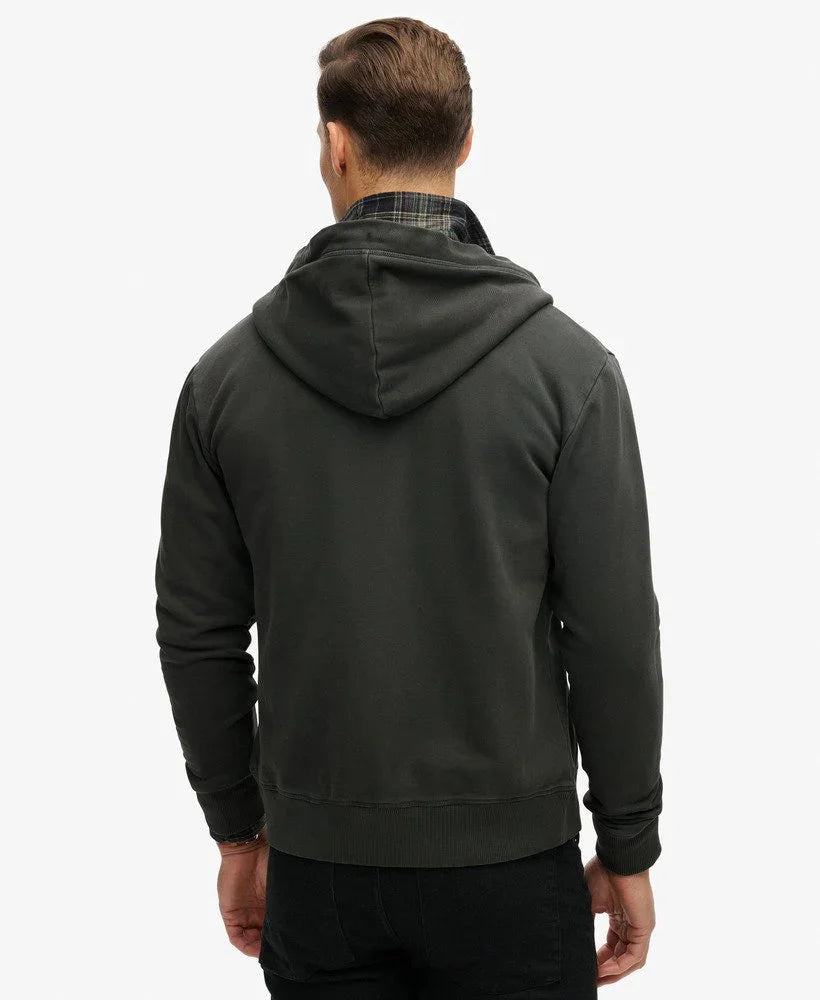 גבר לובש סווטשירט קפוצ'ון שחור, צילום גב, אופנה CHOZEN קבוצת אלפא