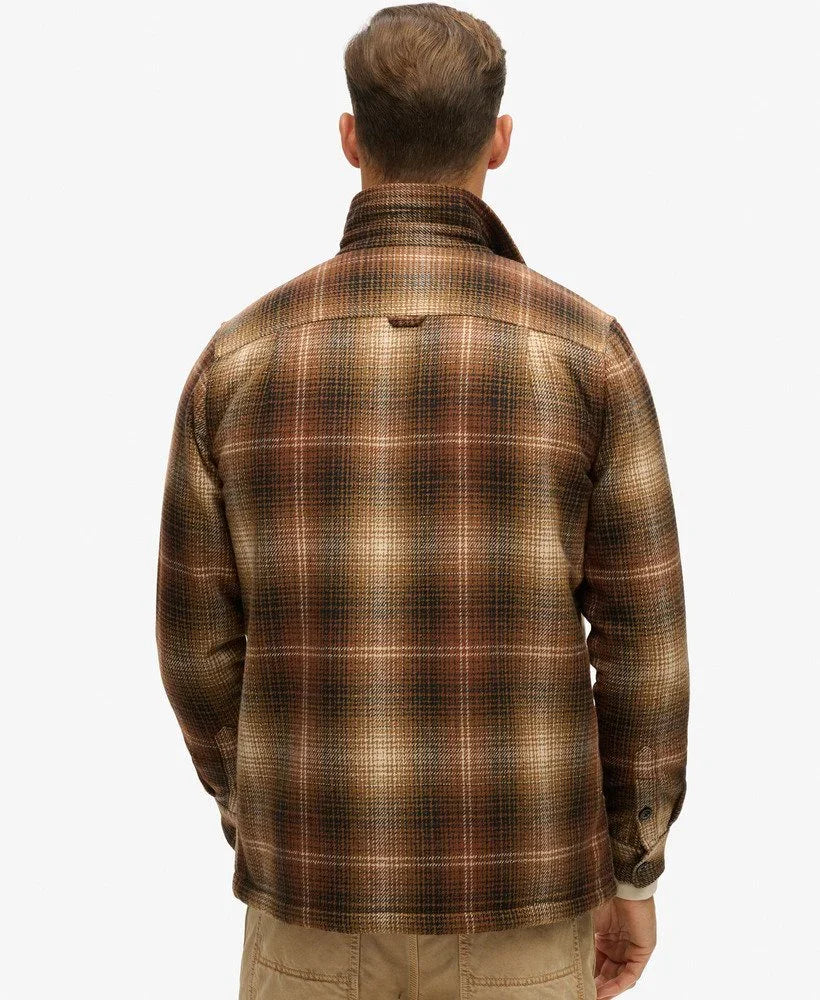 מעיל פלאנל משובץ חום לגבר מבית CHOZEN, צילום גב, אופנת חורף מיינסטרים