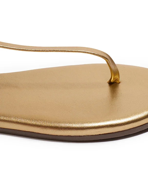 כפכף זהב אלגנטי לנשים, עיצוב מינימליסטי, מבית המותגים המובילים CHOZEN