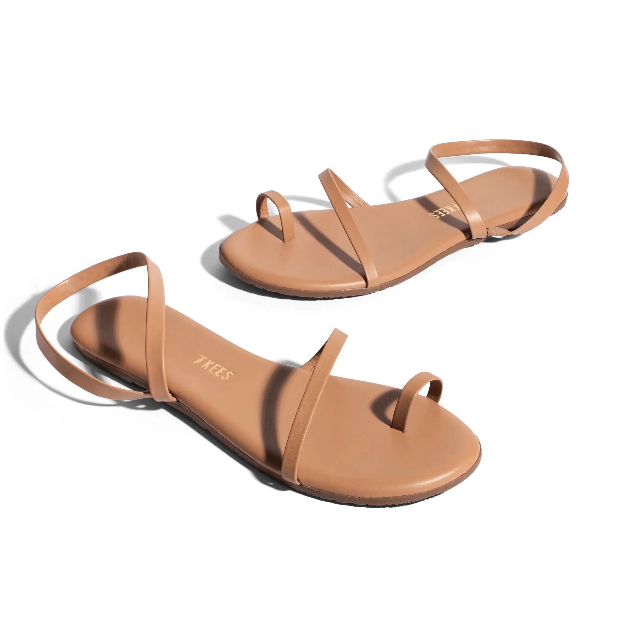 סנדלי נשים שטוחים בצבע בז', רצועות דקות, עיצוב מודרני, מבית המותגים ב-CHOZEN