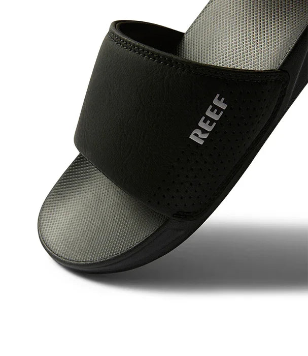 כפכף שחור ממותג REEF לגברים, עיצוב מודרני ונוחות מקסימלית, קבוצת אלפא CHOZEN