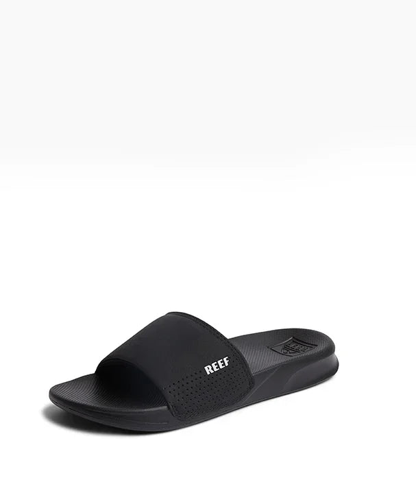 כפכף שחור ממותג REEF בעיצוב מודרני, מוצר פרימיום CHOZEN קבוצת אלפא