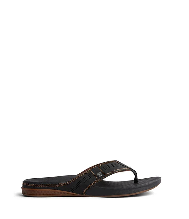 כפכף אצבע לגברים בצבע שחור עם תפרים חומים, אופנה CHOZEN, קבוצת אלפא