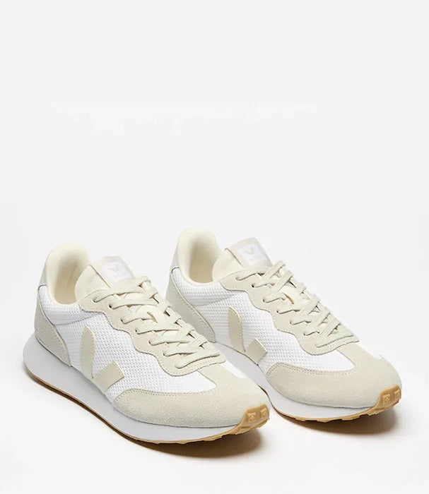 סניקרס לבנות ובז' מעוצבות מבית CHOZEN, אופנת נעליים יוקרתית מבית היבואן הרשמי