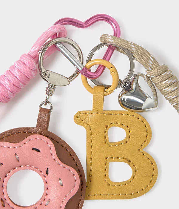 מחזיק מפתחות צבעוני עם אות B, סופגניה ורודה ותליון לב כסוף, סטייל CHOZEN