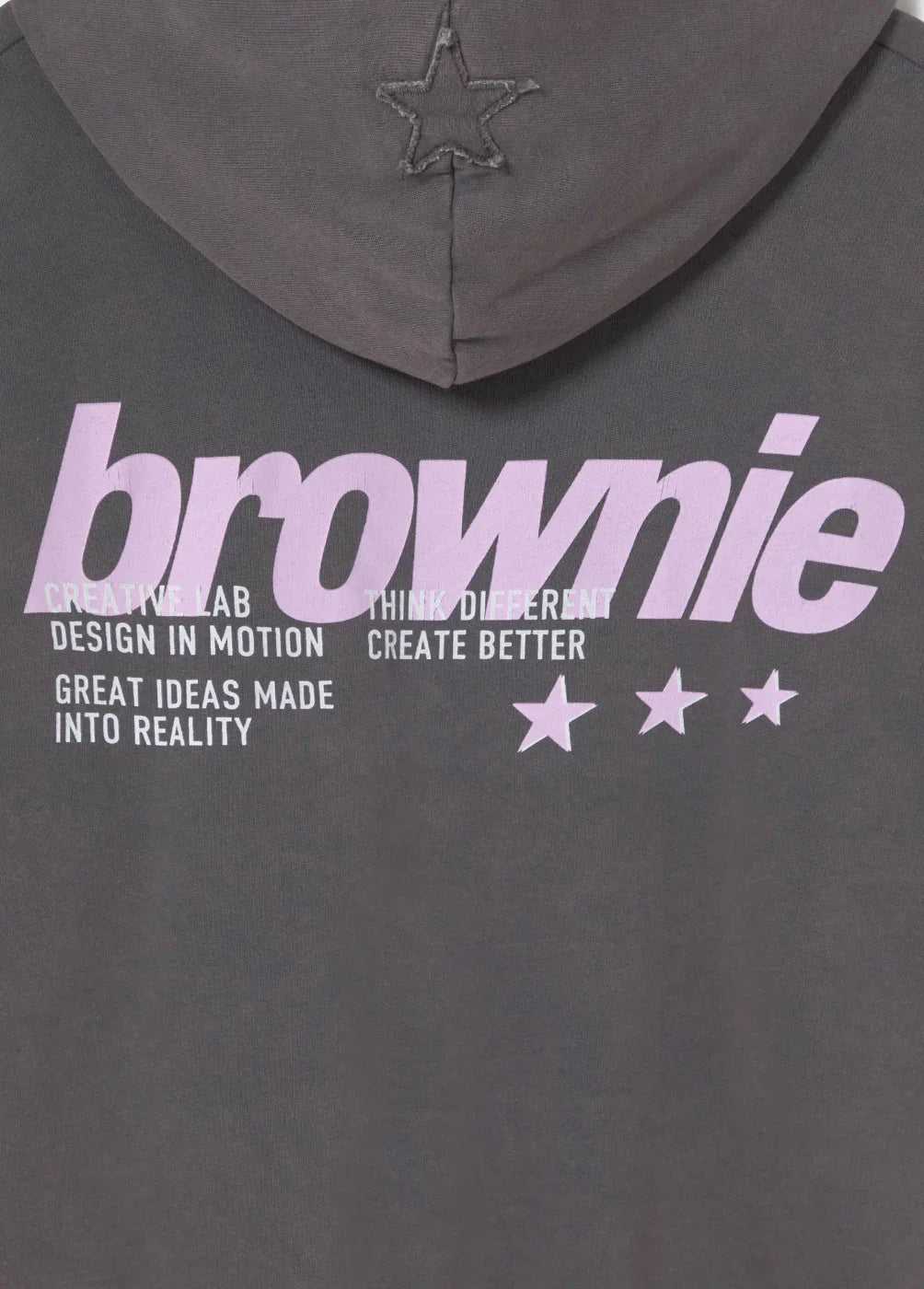 קפוצ'ון אפור עם כיתוב brownie סגול, כוכבים מודפסים ועיטור כוכב על הקפוצ'ון, אופנת CHOZEN