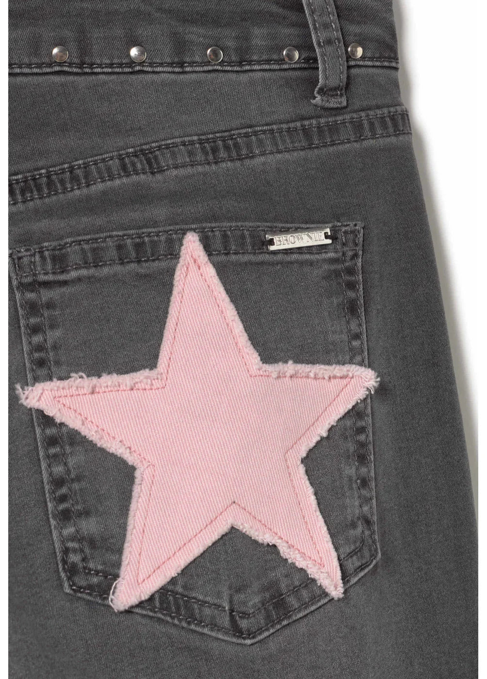 כיס ג'ינס אפור עם טלאי כוכב ורוד מבית המותגים של CHOZEN