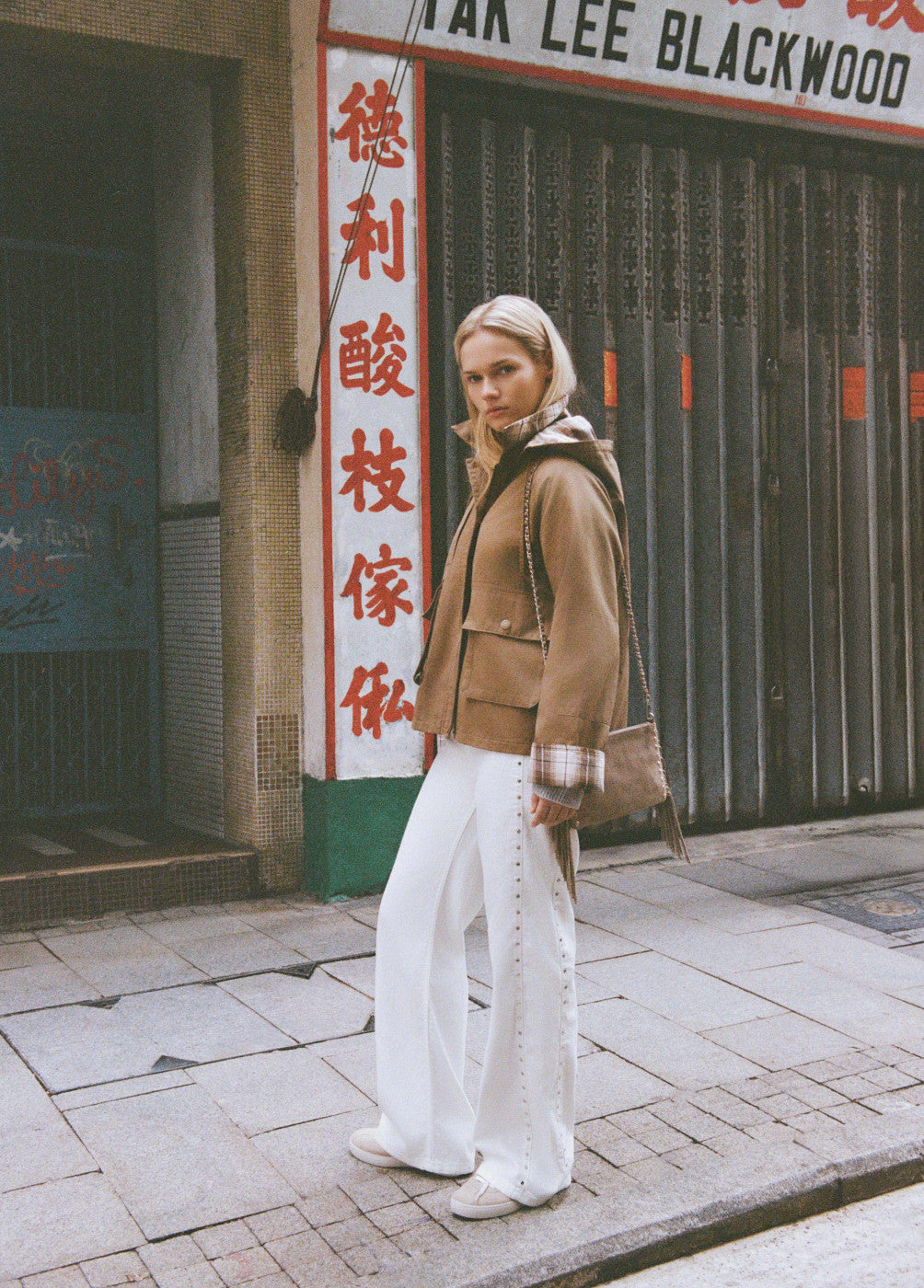 בראוני מכנסיים ארוכים לנשים