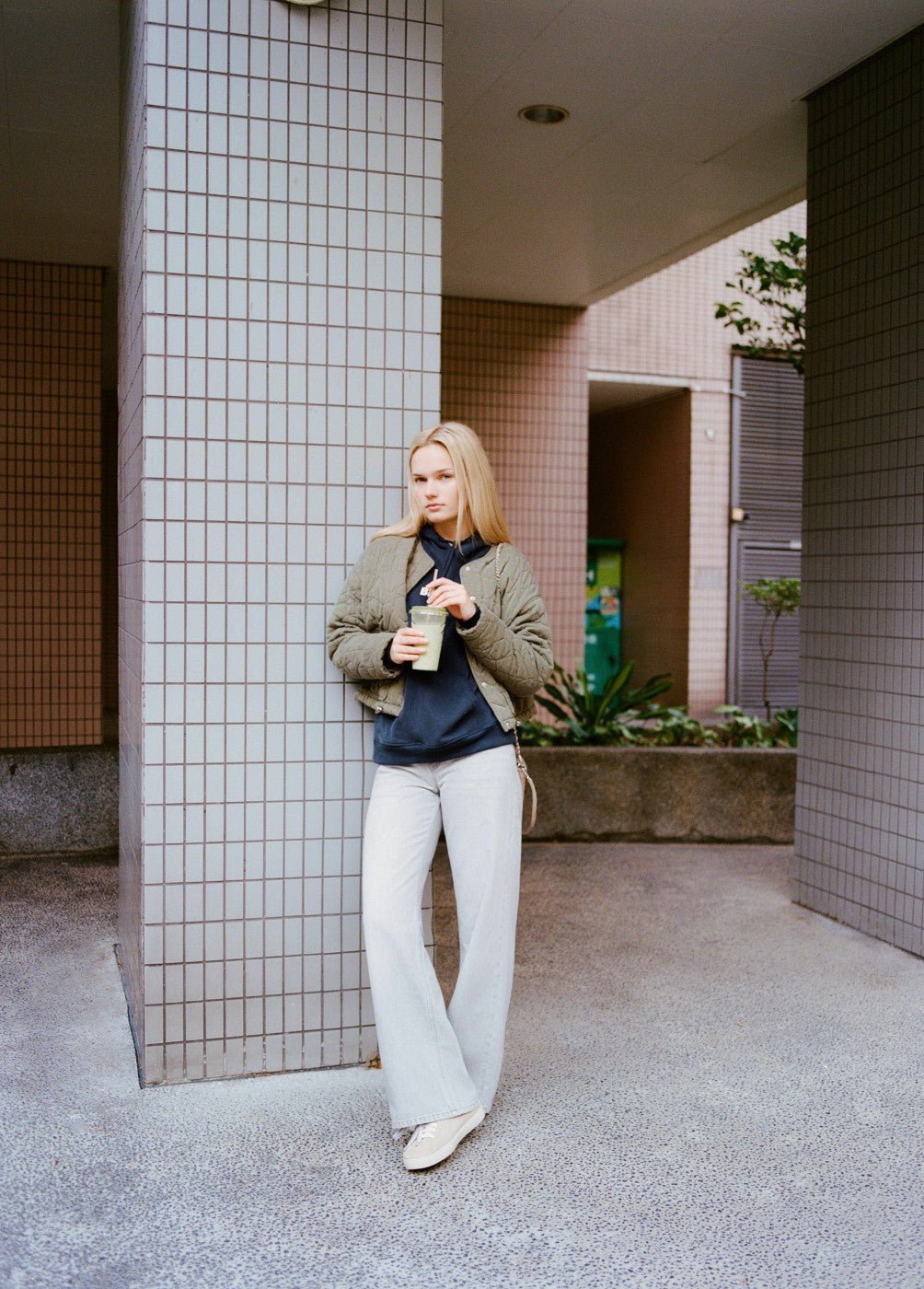 בראוני סווטשירט לנשים