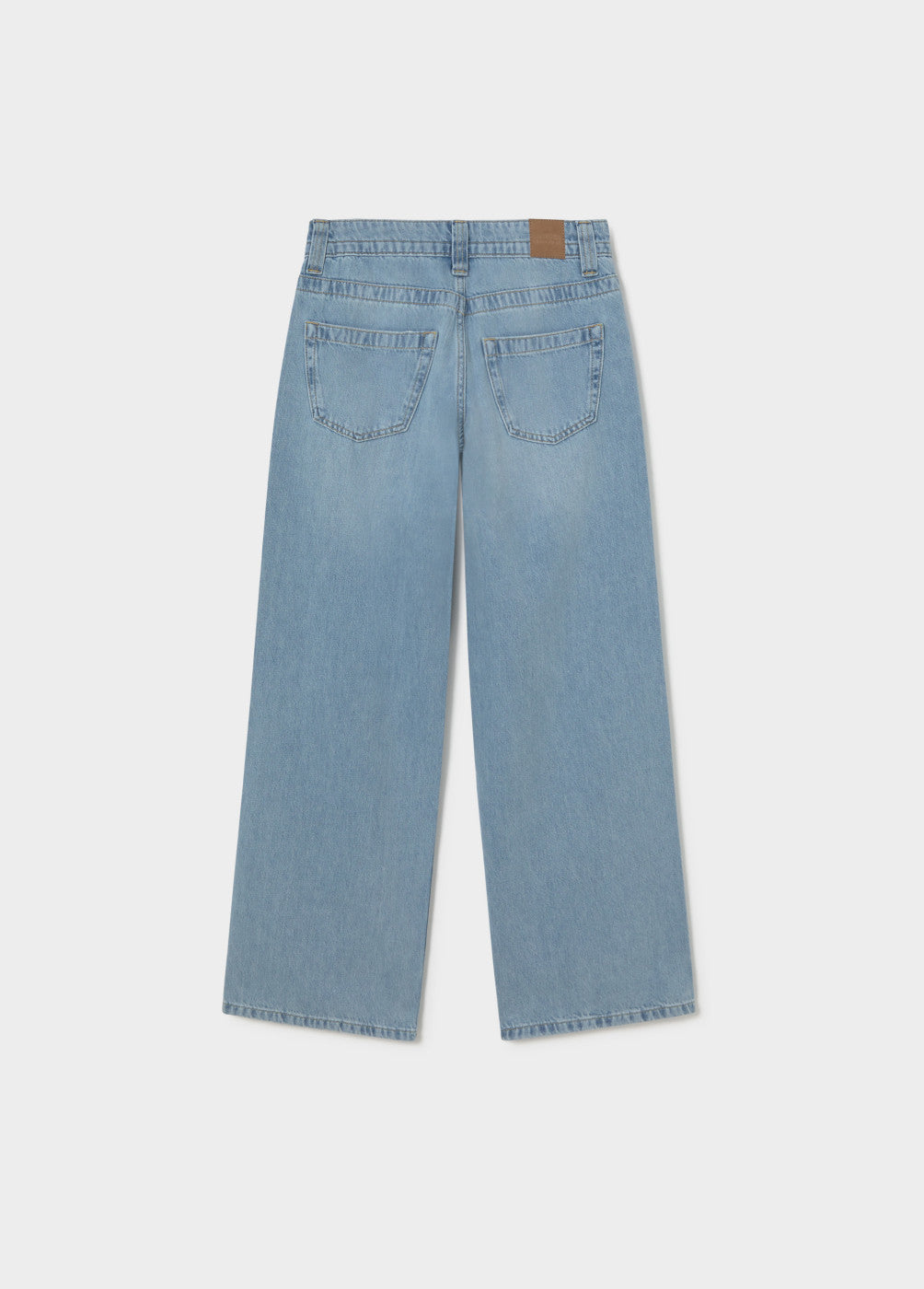 מכנסי ג'ינס רחבים בגזרה ישרה בצבע תכלת עם שני כיסים אחוריים