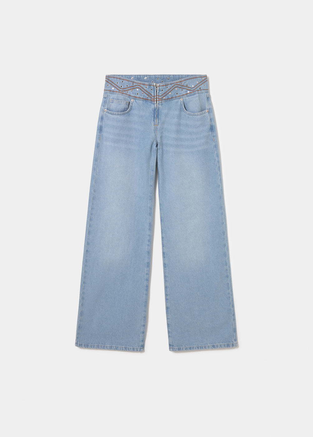 ג'ינס לנשים בגזרת רגל רחבה, דנים כחול בהיר עם עיטורי ניטים במותן, אופנת קיץ