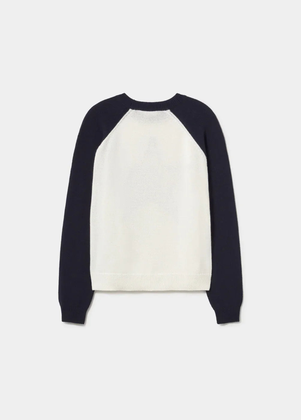 סוודר יוניסקס CHOZEN עם גוף לבן ושרוולים שחורים, אופנה טרנדית מבית קבוצת אלפא