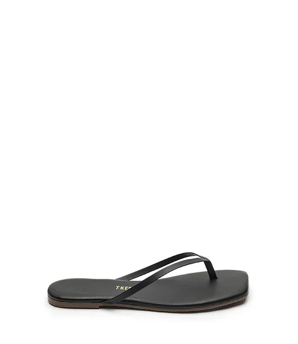 כפכף נשים שחור בעיצוב מינימליסטי, מוצר אופנה מחנות CHOZEN מבית קבוצת אלפא