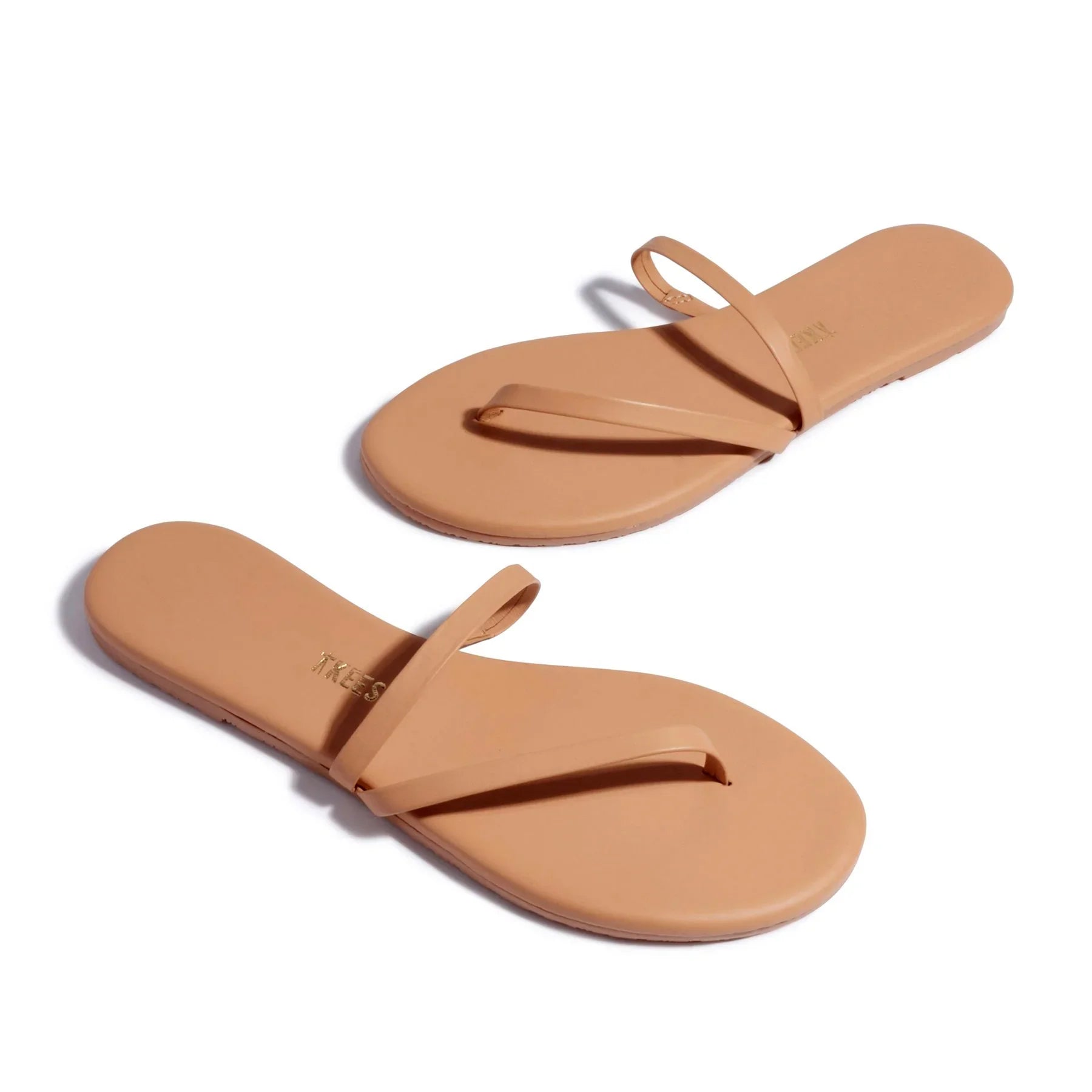 סנדלי נשים שטוחים בצבע בז׳, עיצוב מינימליסטי מודרני, מותג CHOZEN, ייבוא קבוצת אלפא