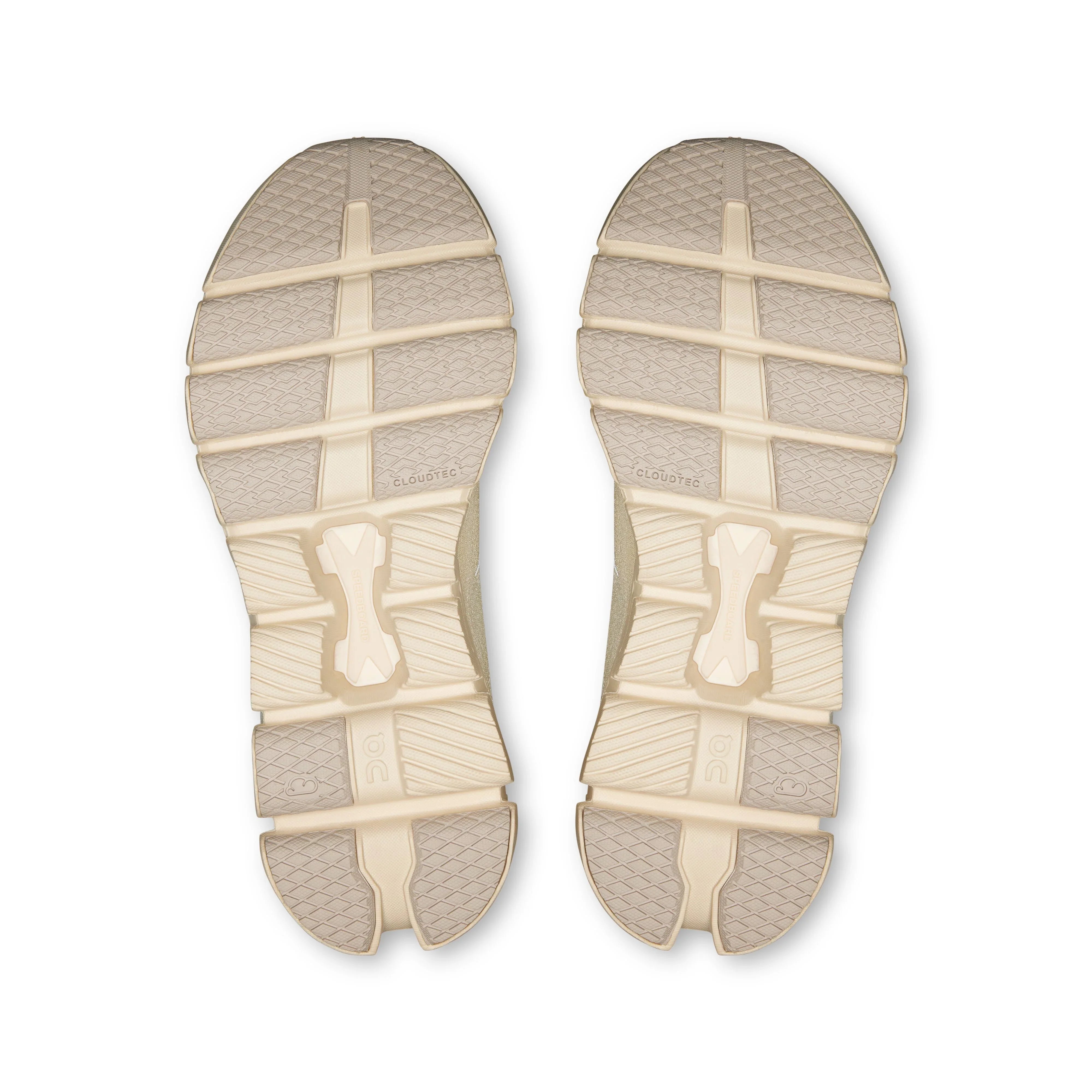 סוליות נעליים בז׳ Cloudtec של מותג ON, צילום מבט על, בלעדי ל-CHOZEN