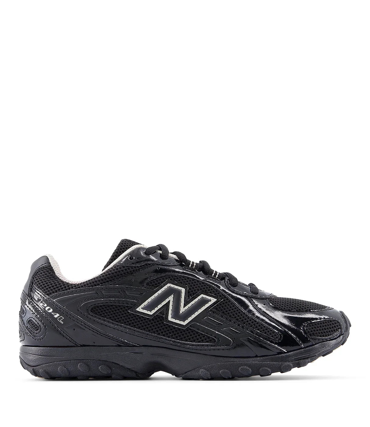 נעל ספורט ניו באלאנס שחורה, דגם U204LMRA, על רקע לבן באתר CHOZEN