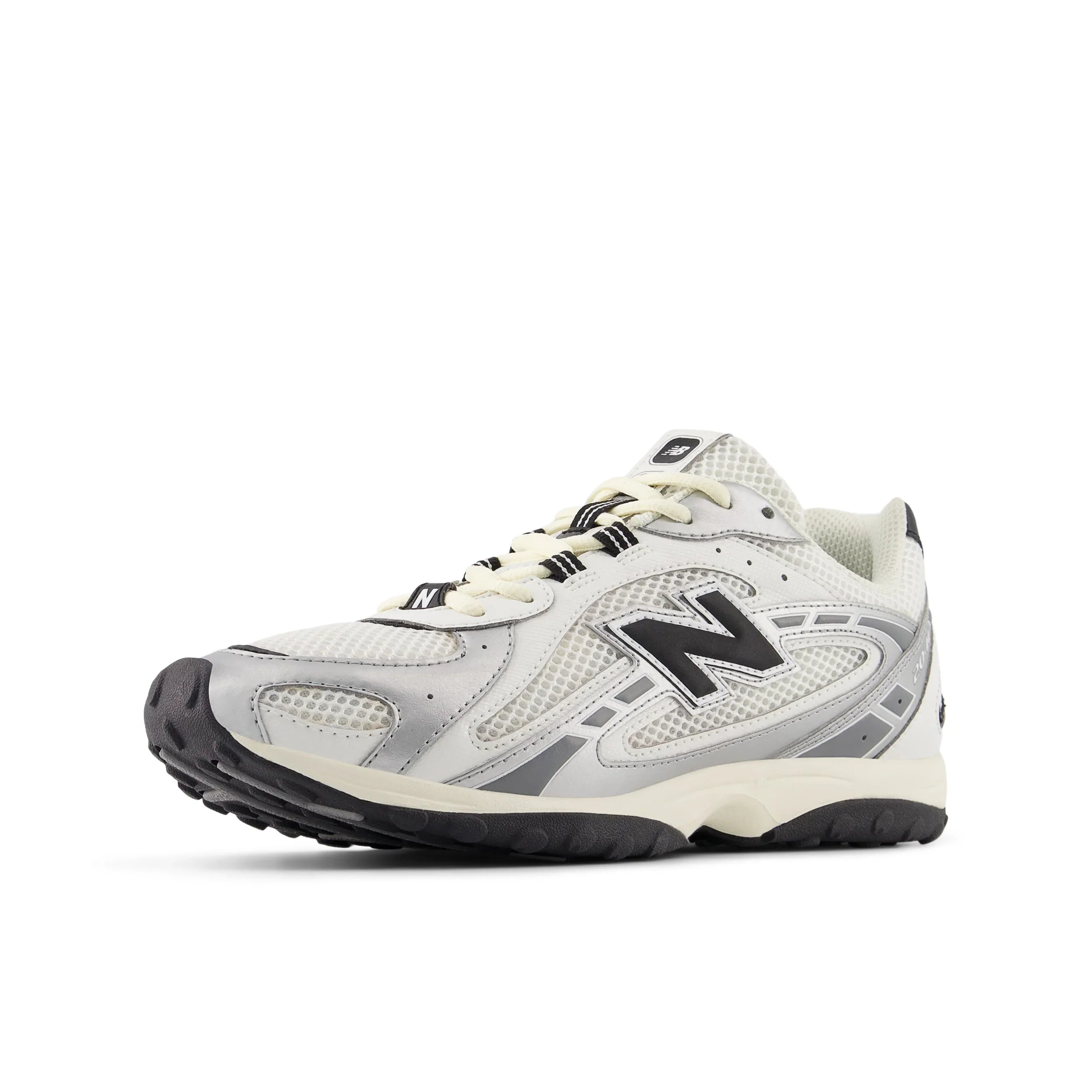 נעל ספורט ניו באלאנס לבנה עם סוליה שחורה בחנות CHOZEN אלפא מותגים מובילים