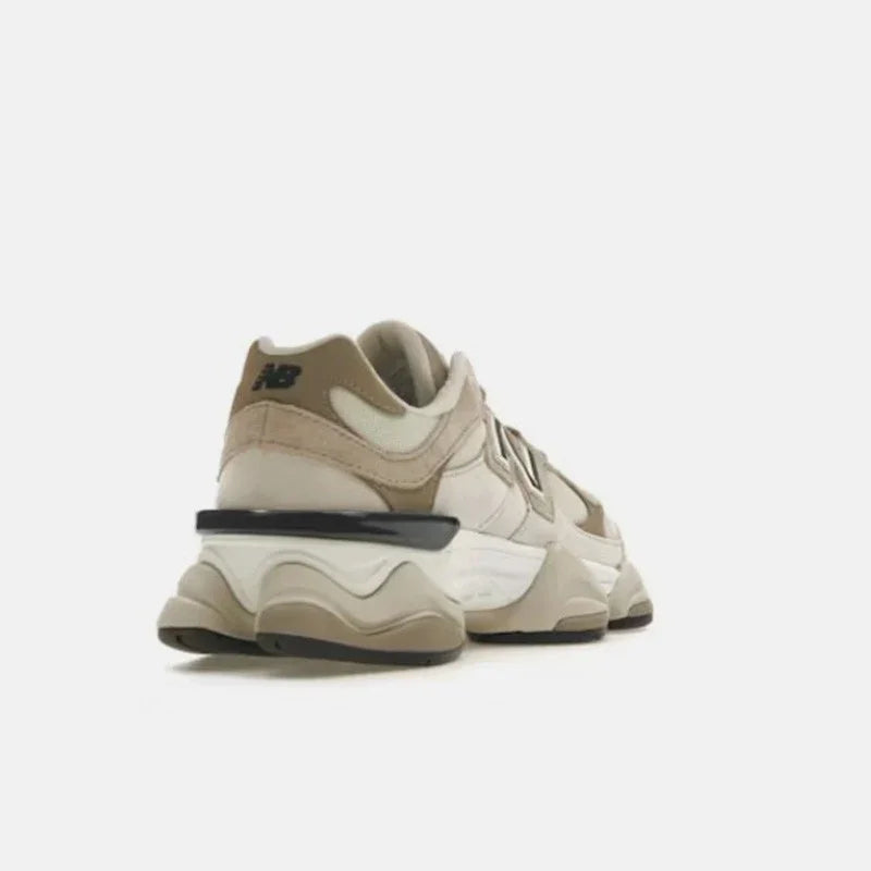 סניקרס New Balance U9060ZBB בצבע בז' בזווית אחורית, מותג נעלי אופנה CHOZEN