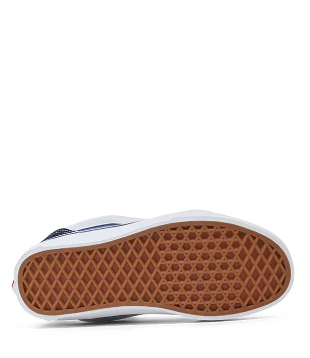 סוליית גומי חומה של נעל ואנס קלאסית, צילום מוצר רשמי בחנות CHOZEN