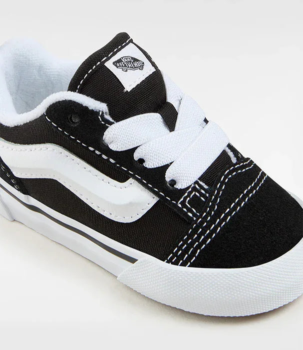 נעל סניקרס ילדים ואנס שחור לבן, עיצוב וינטג' עם שרוכים לבנים, ב-CHOZEN, קבוצת אלפא