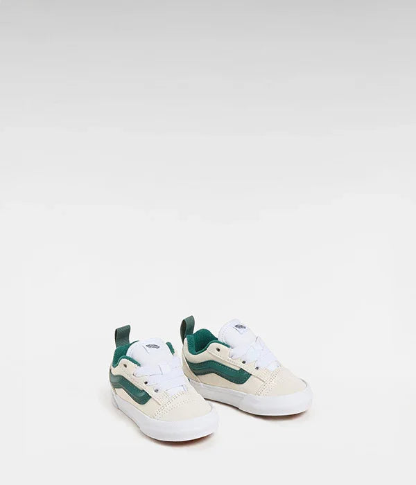 נעלי סניקרס ילדים ונאס ירוק שמנת על רקע לבן, מבית CHOZEN