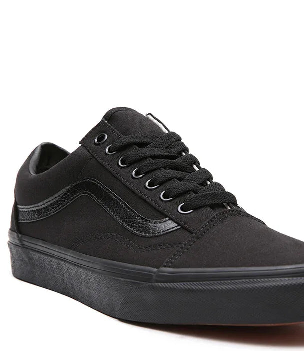 נעל ואנס שחורה קלאסית לגברים, דגם פופולרי ב-CHOZEN, יבואן רשמי קבוצת אלפא