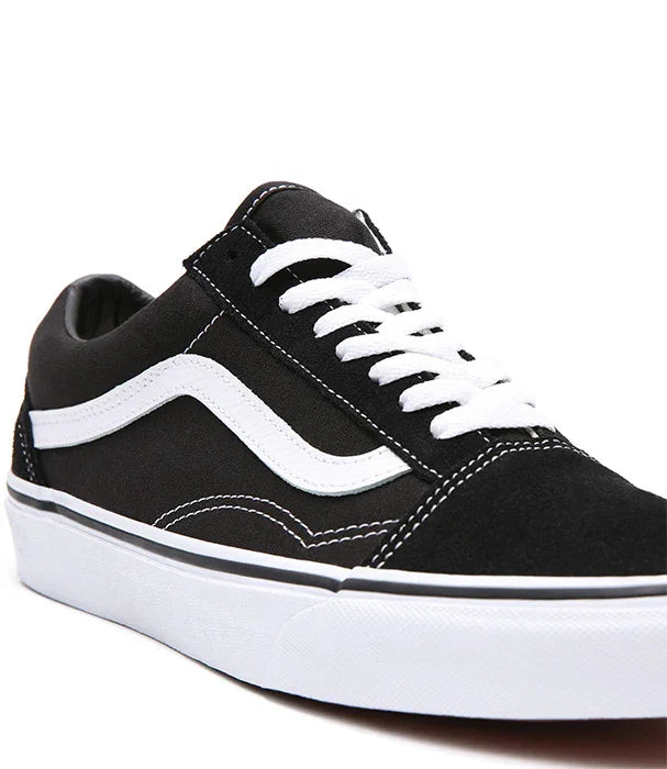 נעלי ואנס שחורות דגם Old Skool עם פס לבן, מותג CHOZEN, יבואן רשמי קבוצת אלפא