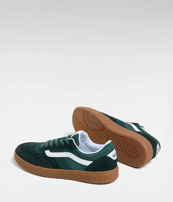 נעלי VANS ירוקות עם סוליה חומה, דגם קלאסי, מוצג על רקע לבן - CHOZEN מותגים מובילים