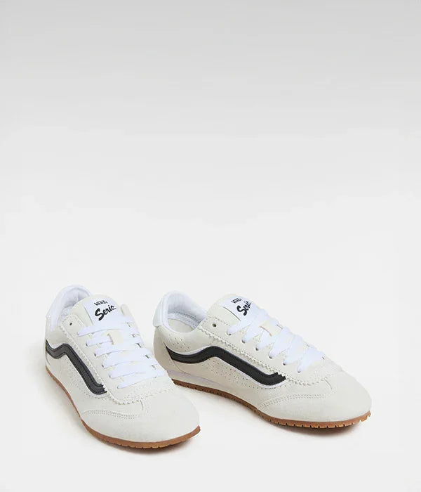 נעלי סניקרס Vans סוויט בלבן עם פס שחור, עיצוב קלאסי, מבית CHOZEN קבוצת אלפא