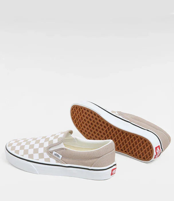 נעלי ואנס סליפ און דגם לוח שחמט בז׳ לבן, סוליה חומה, נמכר ב-CHOZEN מותגי על