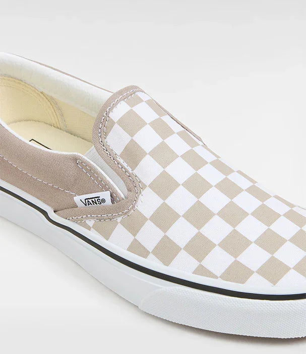 נעל ואנס דגם סליפ און בדוגמת לוח שחמט, צבע בז' ולבן, מבית המותגים של CHOZEN