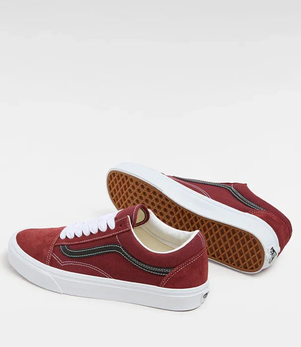 סניקרס ואנס אדומות עם סוליה לבנה, דגם קלאסי מבית CHOZEN