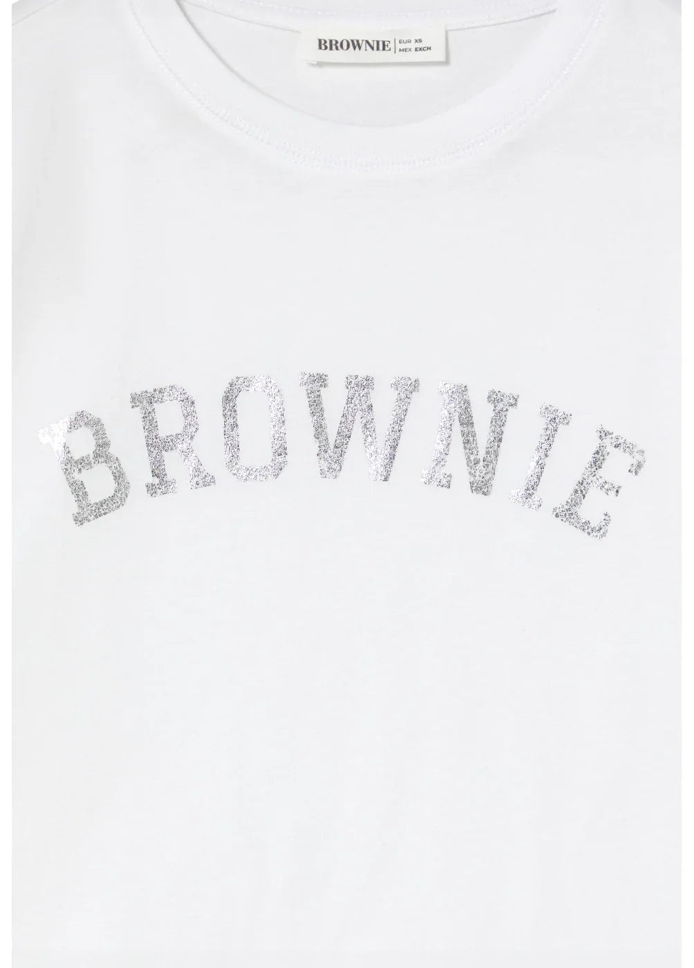 טי שירט לבנה עם כיתוב BROWNIE מנצנץ, מותג אופנה מקבוצת אלפא, CHOZEN