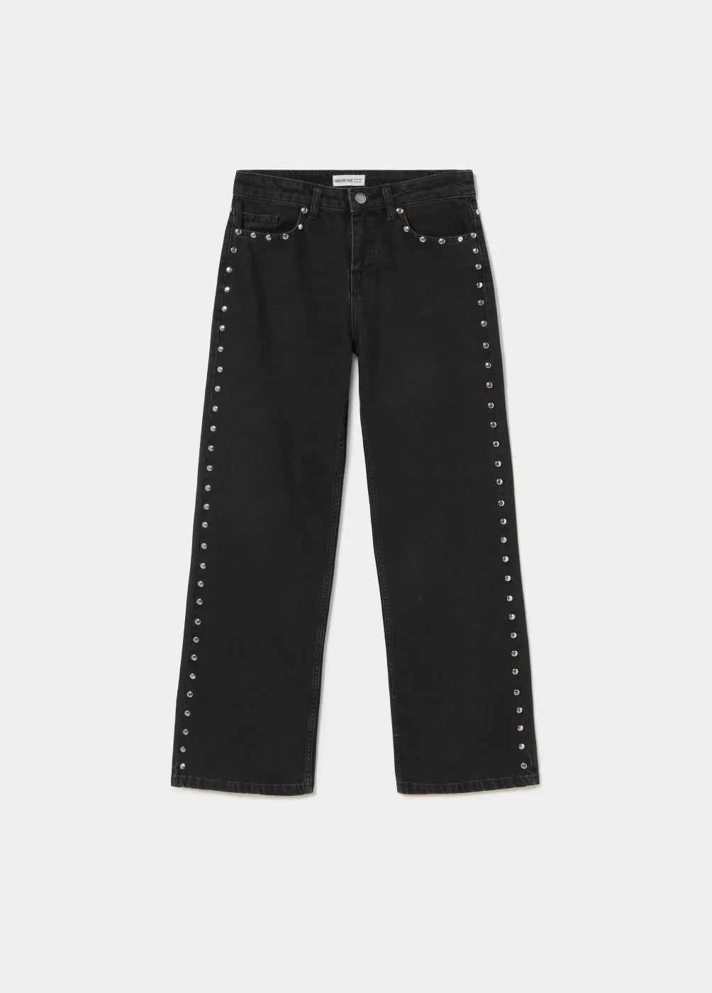 ג'ינס שחור רחב מעוטר ניטים כסופים בצידי הרגליים, אופנת CHOZEN