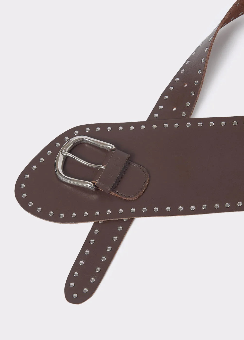 חגורת עור חומה עם ניטים מתכת ואבזם כסף מבית CHOZEN, אופנה אלפא מותגים מובילים