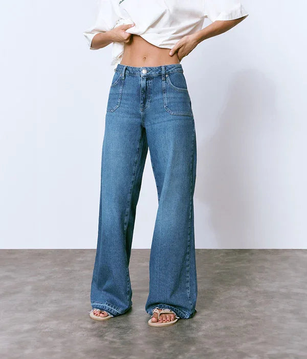 מכנסי ג׳ינס רחבים לאישה, אופנה טרנדית CHOZEN, צילום על רקע לבן