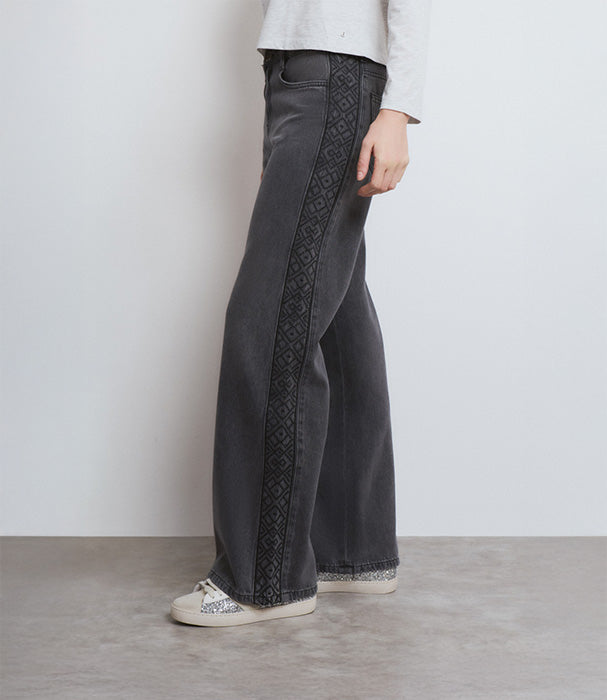 בראוני ג'ינס בגזרה ישרה לנשים