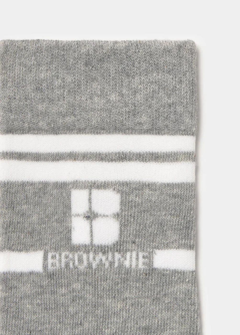 גרב אפור עם פסים לבנים ולוגו BROWNIE, מוצר אופנה ב-CHOZEN מבית קבוצת אלפא