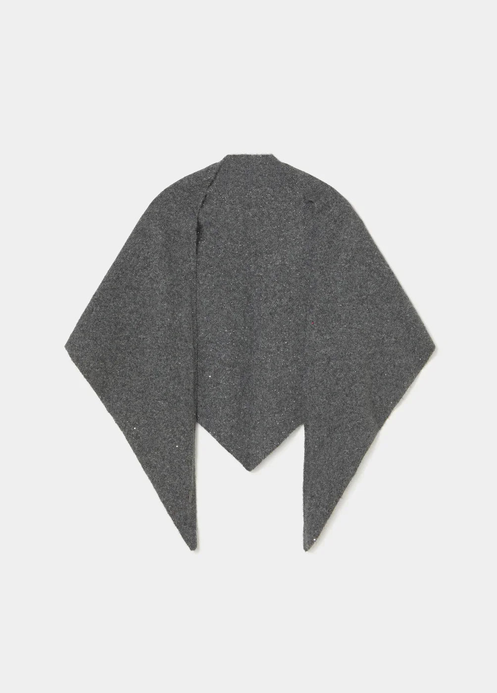 שאל אפור עם קצוות מחודדים, צמר אלגנטי, מבית CHOZEN, צילום על רקע לבן