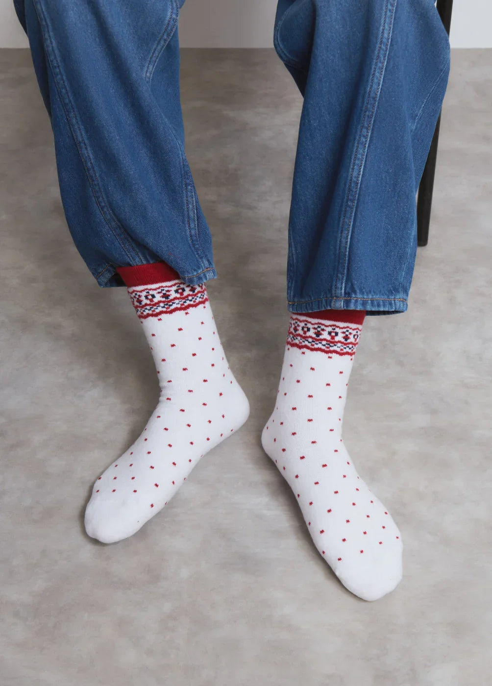 גרביים לבנות עם דוגמת נקודות אדומות ודוגמה גאומטרית, אופנה CHOZEN, מכנסי ג'ינס