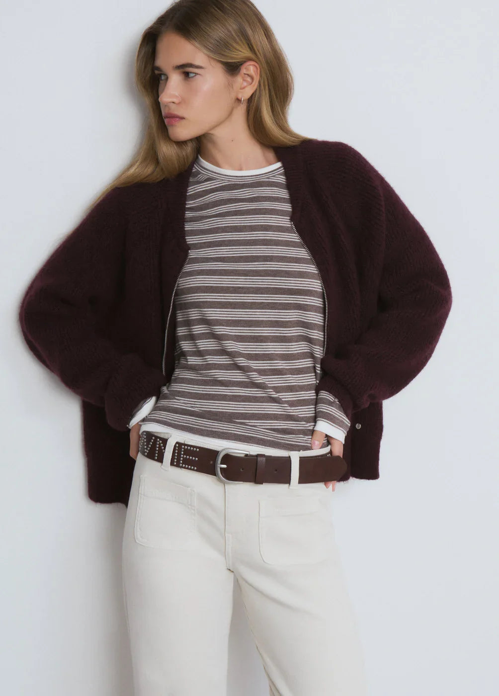 אופנת נשים CHOZEN, קרדיגן בורדו עם חולצה מפוספסת ומכנסיים בהירים מבית קבוצת אלפא