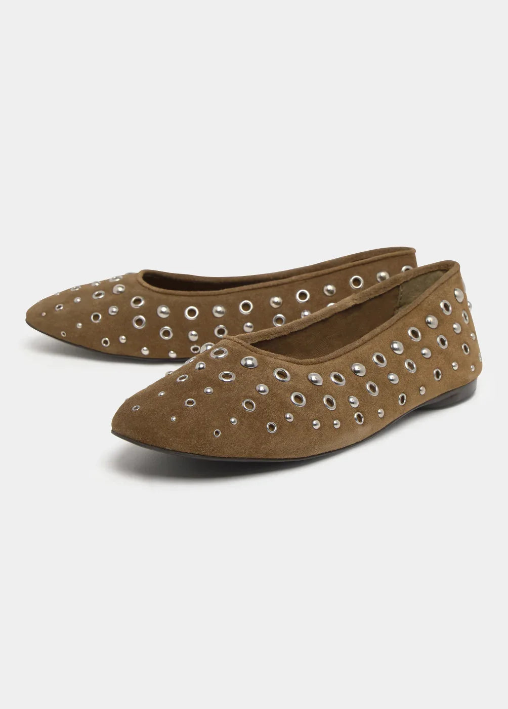 נעלי בלט שטוחות חומות עם ניטים כסופים, אופנה לנשים מבית CHOZEN