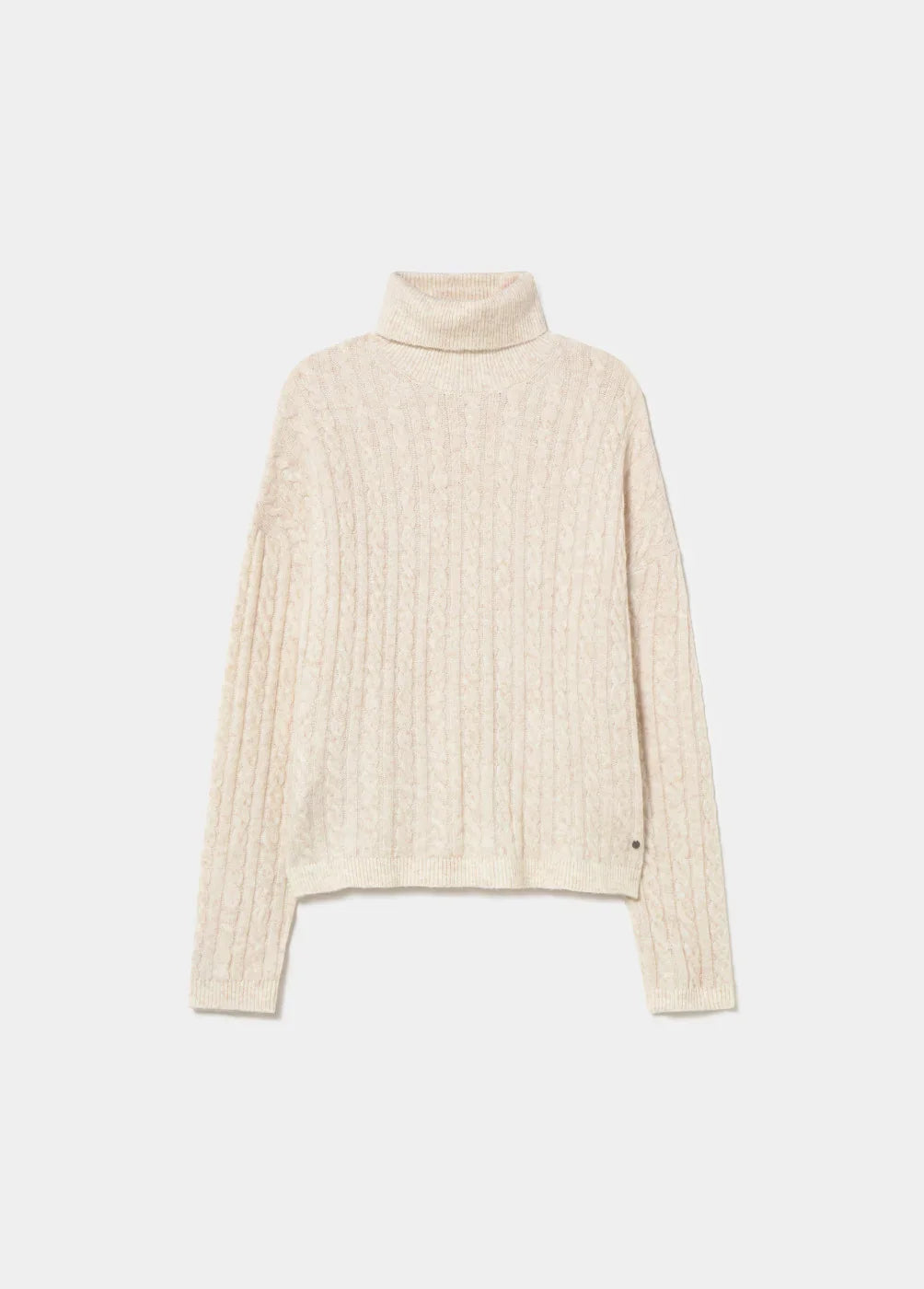 סריג נשים בז׳ עם צווארון גולף מבית CHOZEN, עיצוב חורפי אלגנטי, צמר סרוג ואיכותי