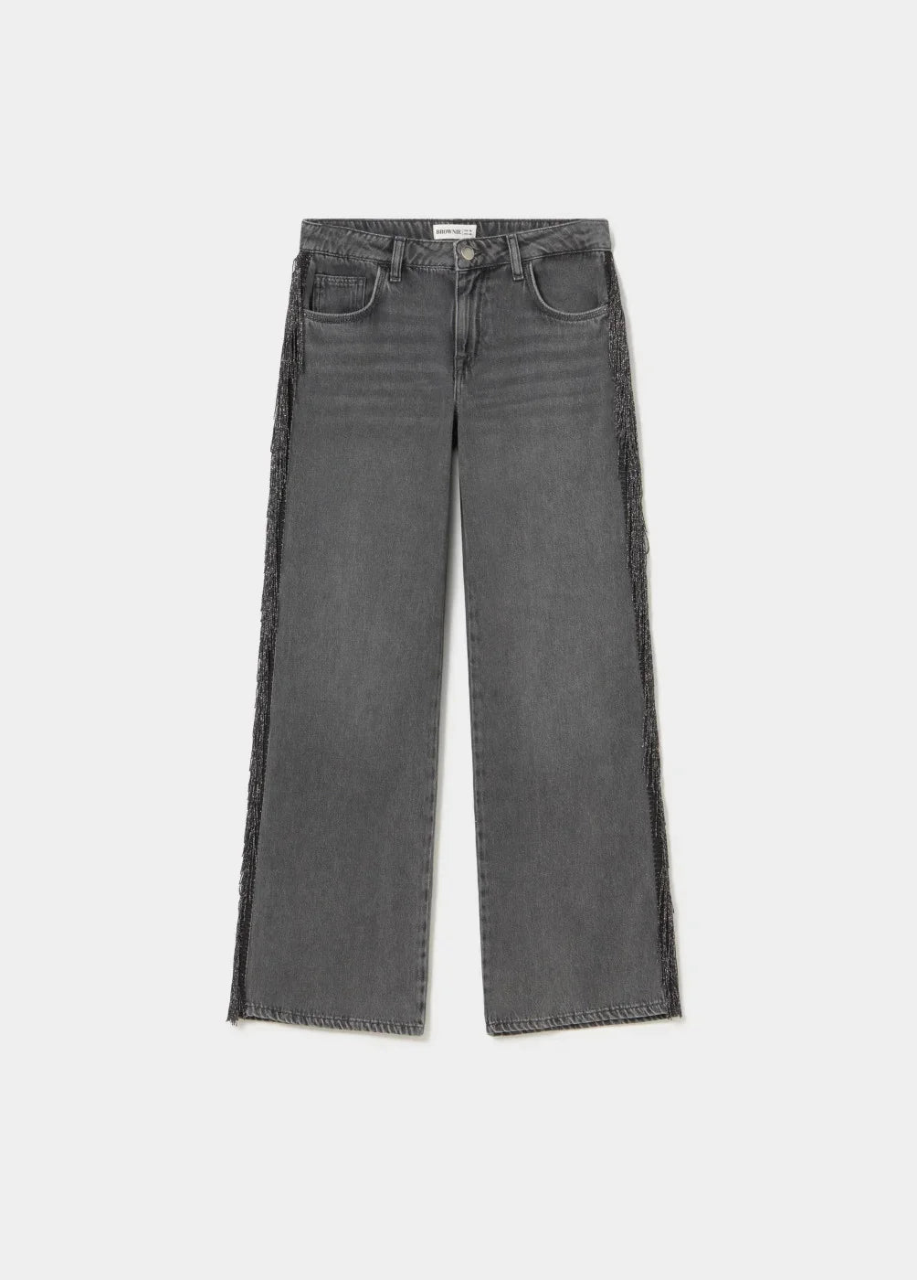 ג'ינס אפור רחב עם שוליים פרומים, אופנתי מבית CHOZEN, צילום על רקע לבן