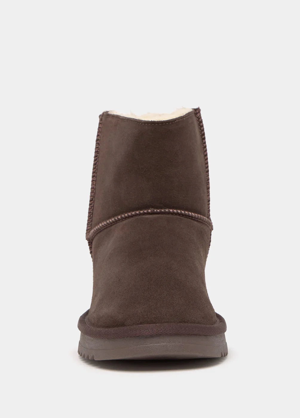 מגף חום לנשים פרווה פנימית, בעיצוב יוקרתי CHOZEN, צילום סטודיו על רקע לבן