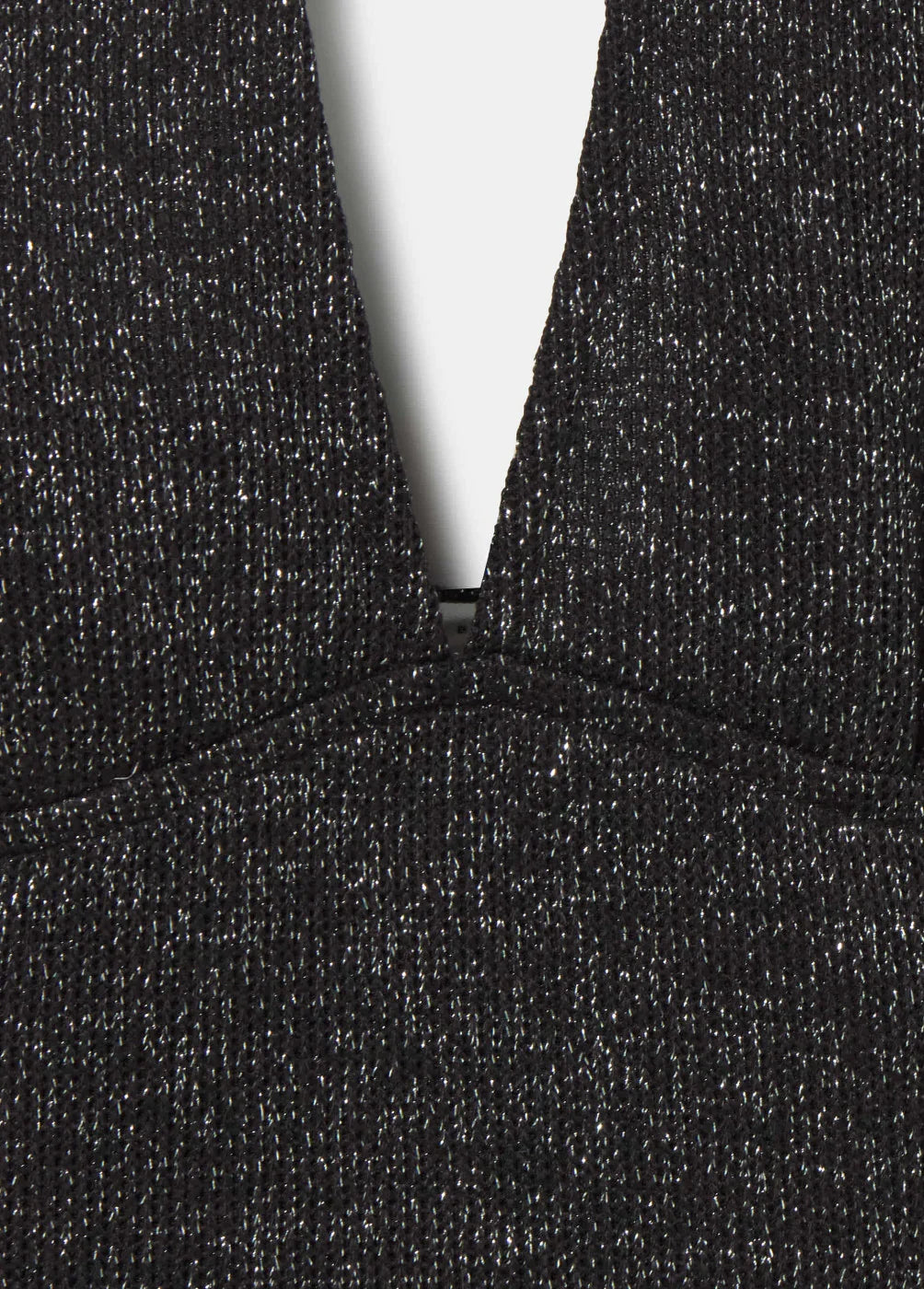 בד שחור מבריק בגזרת וי עמוקה, אופנה יוקרתית CHOZEN